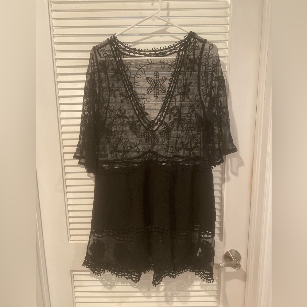 Black see through lace flowy top mid sleeve